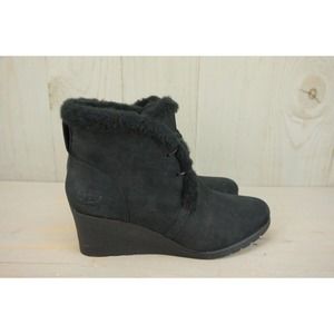 UGG JEOVANA BLACK SUEDE WATERPROOF ANKLE WEDGE BOOTIES WOMENS US 10 NIB